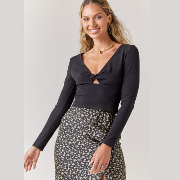 Francesca's Kennie Keyhole Twist Front Top Black Size XL NWT - Picture 1 of 8